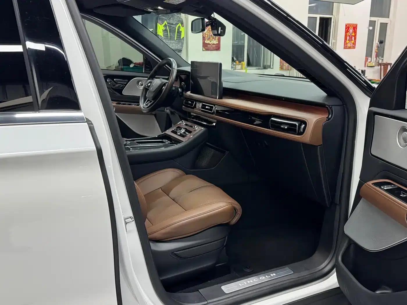2021 Aviator 3.0T V6 AWD Executive Edition — миниатюра 11