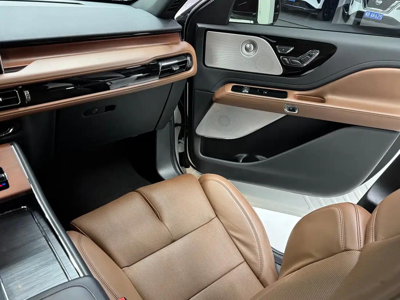 2021 Aviator 3.0T V6 AWD Executive Edition — миниатюра 14
