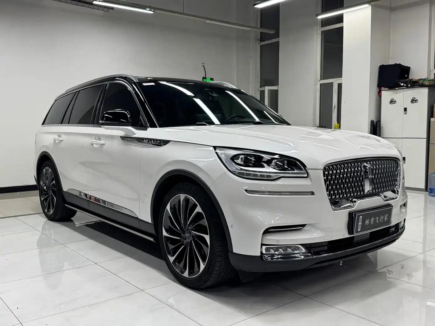 2021 Aviator 3.0T V6 AWD Executive Edition — миниатюра 3