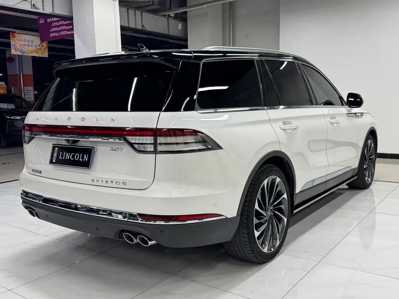 2021 Aviator 3.0T V6 AWD Executive Edition — миниатюра 4