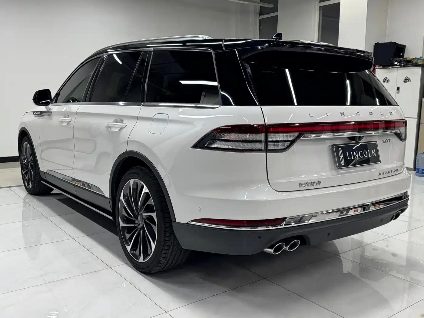 2021 Aviator 3.0T V6 AWD Executive Edition — миниатюра 5