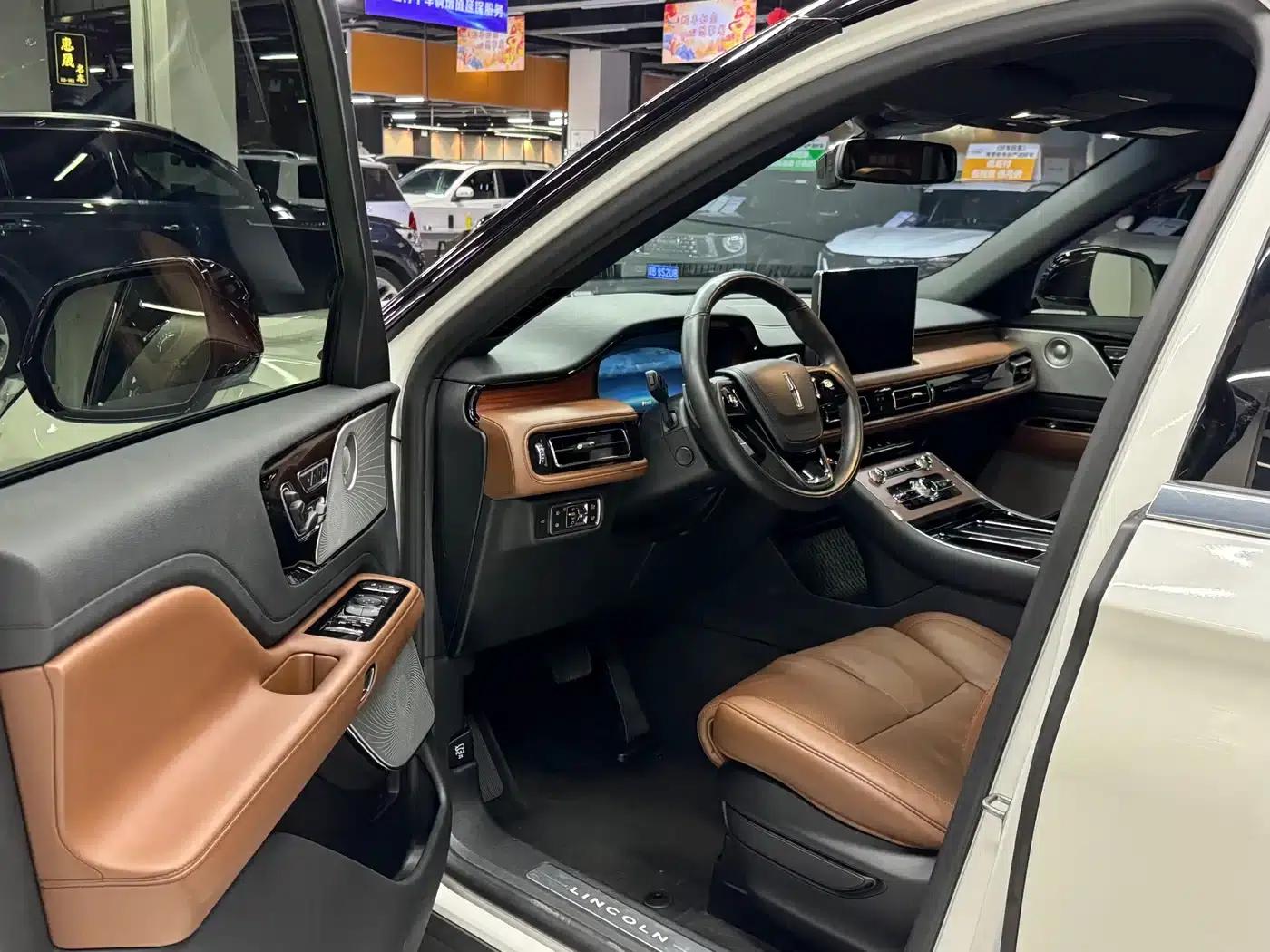 2021 Aviator 3.0T V6 AWD Executive Edition — миниатюра 7