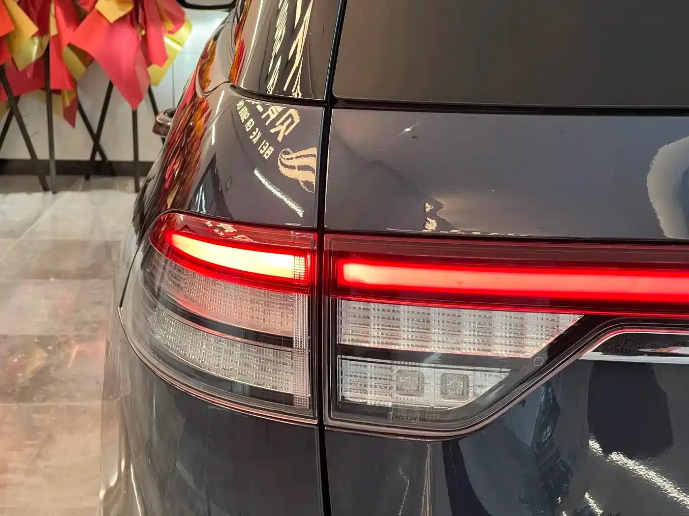 2020 Aviator 3.0T V6 AWD Premium Edition — миниатюра 25