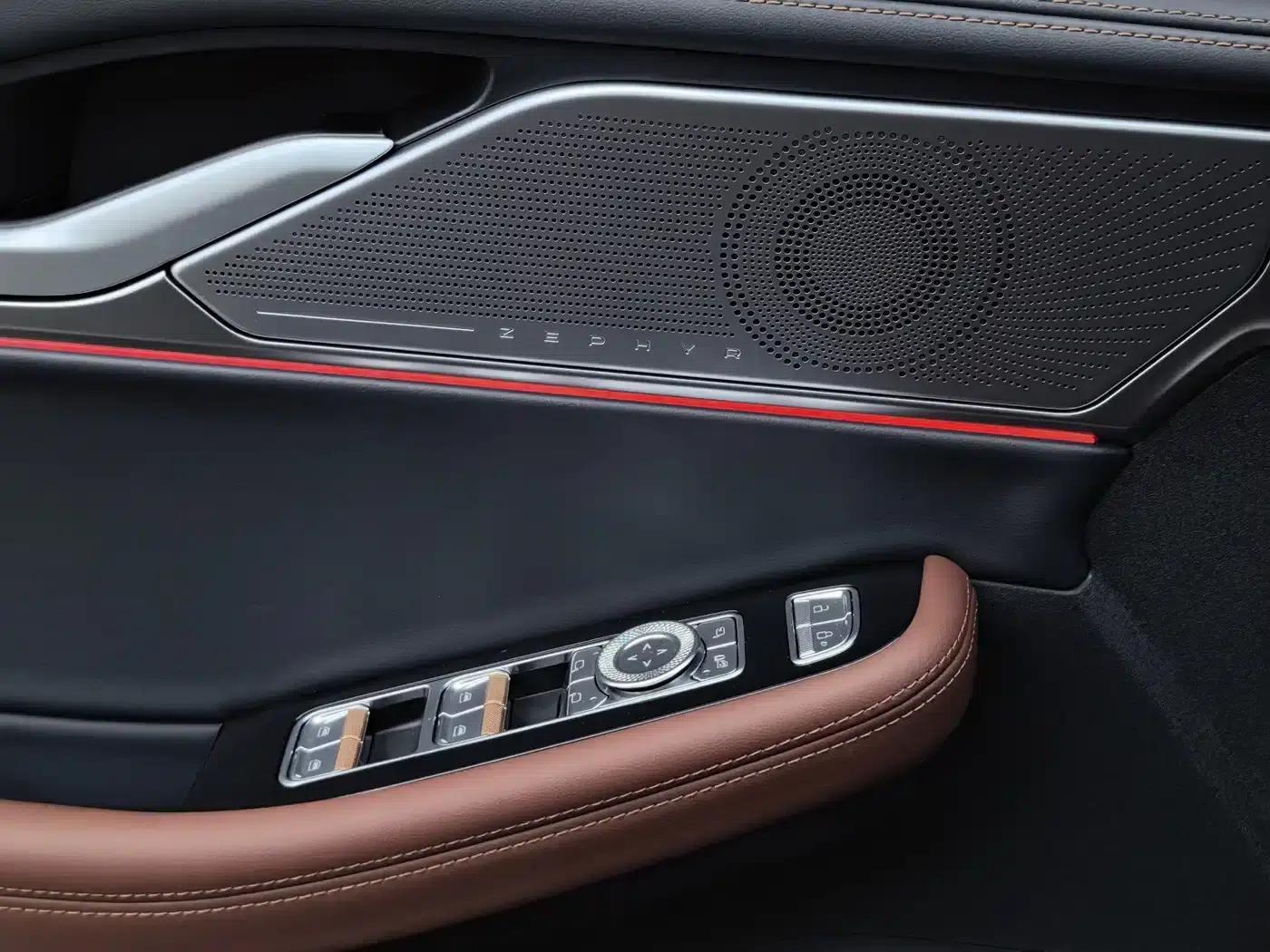 Lincoln Z 2024 2.0T Two-Wheel Drive Premium Hybrid — миниатюра 26