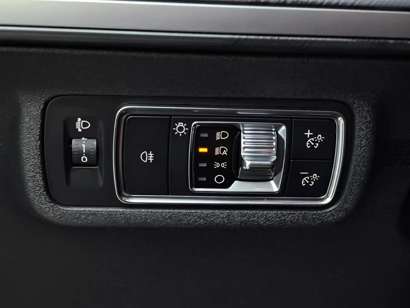 Lincoln Z 2024 2.0T Two-Wheel Drive Premium Hybrid — миниатюра 27