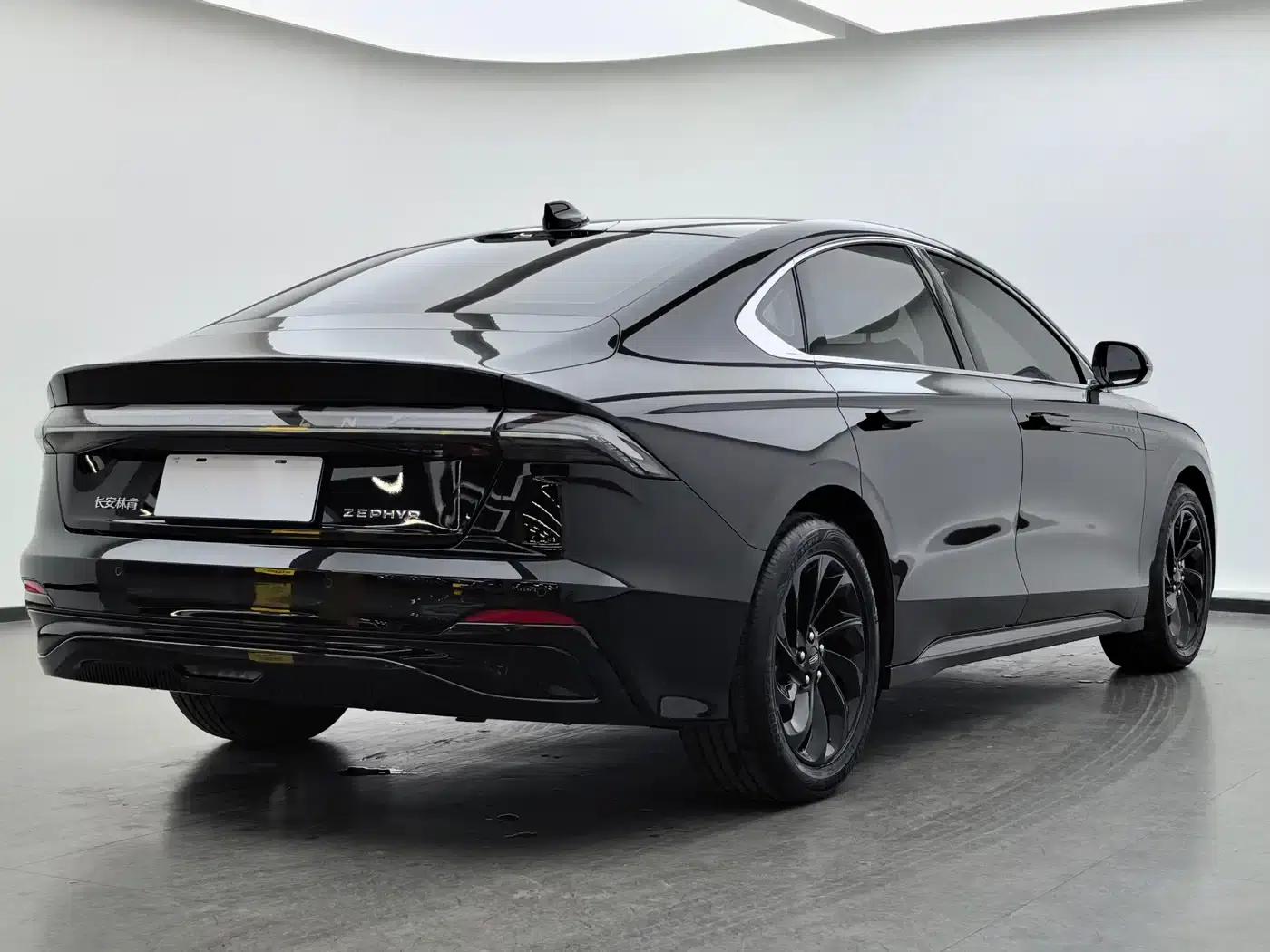 Lincoln Z 2024 2.0T Two-Wheel Drive Premium Hybrid — миниатюра 4