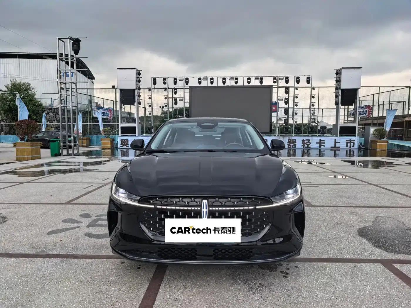Lincoln Z 2024 2.0T Two-Wheel Drive Premium Hybrid — миниатюра 2