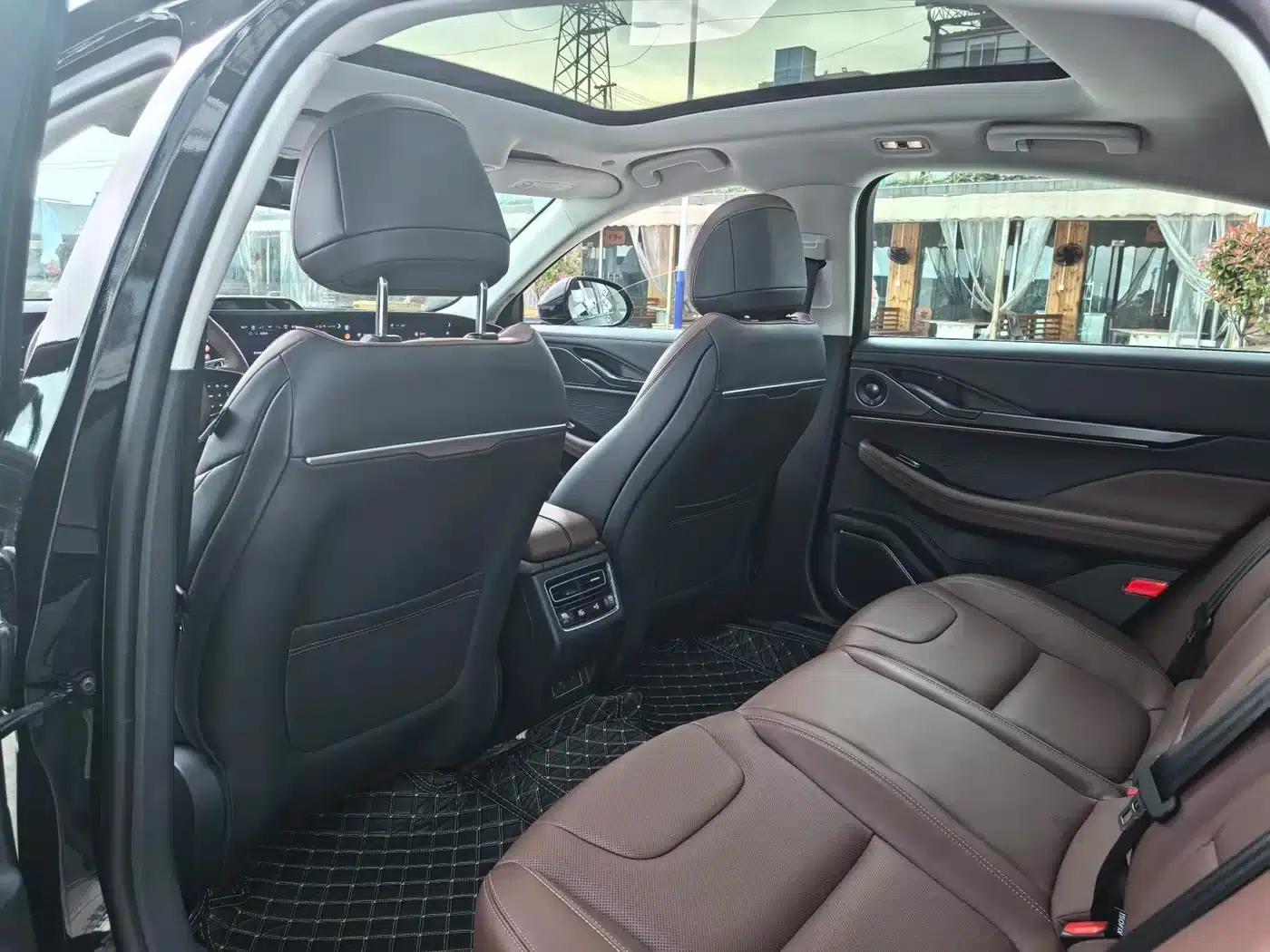 Lincoln Z 2024 2.0T Two-Wheel Drive Premium Hybrid — миниатюра 4