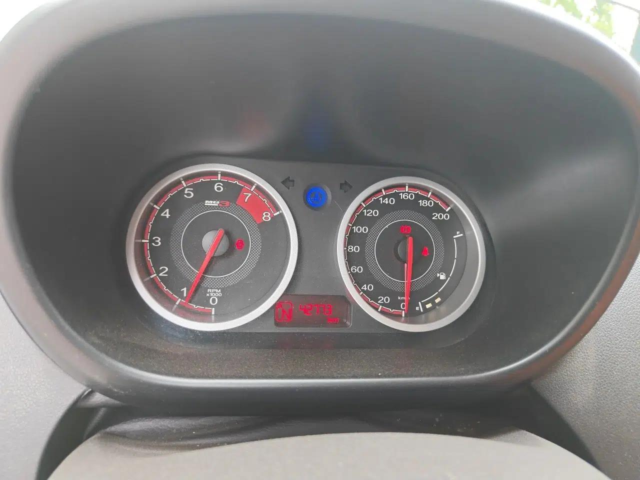MG 3SW 2015 1.5L AMT Elite Model — миниатюра 12