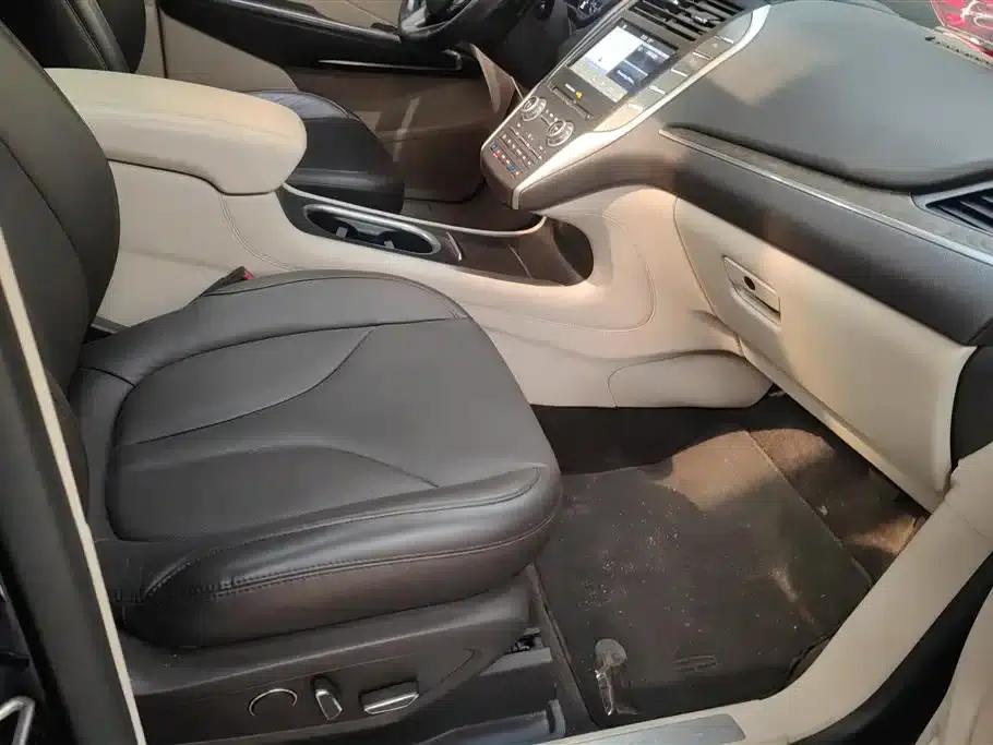 Lincoln MKC 2017 2.0T AWD Premium Edition — миниатюра 8