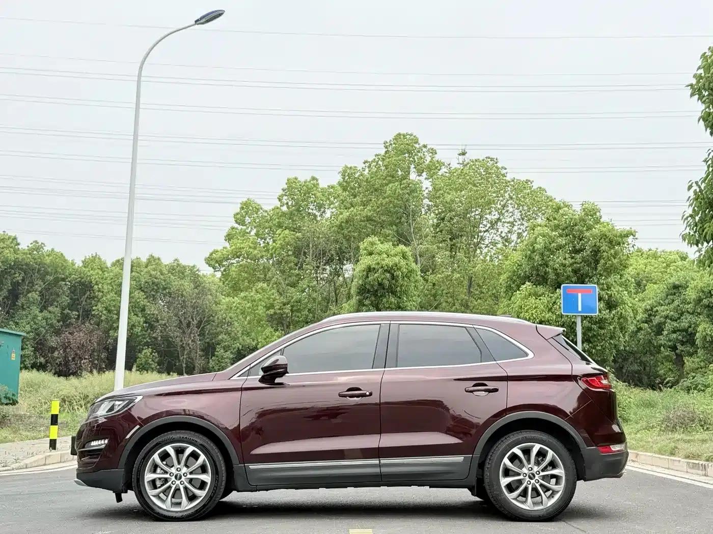Lincoln MKC 2017 2.0T AWD Premium Edition — миниатюра 4