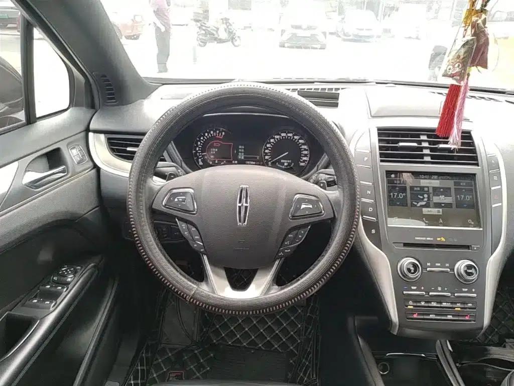 Lincoln MKC 2017 2.0T Two-Wheel Drive Premium Edition — миниатюра 11