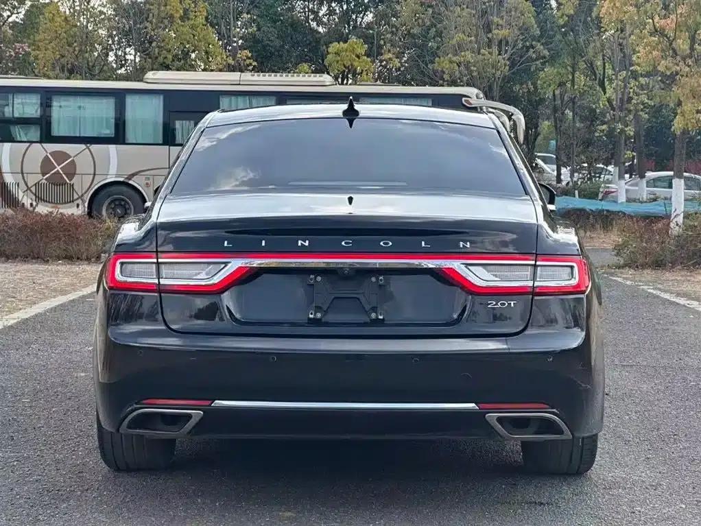 Lincoln Continental 2018 2.0T Two-Wheel Drive Premium Edition — миниатюра 8