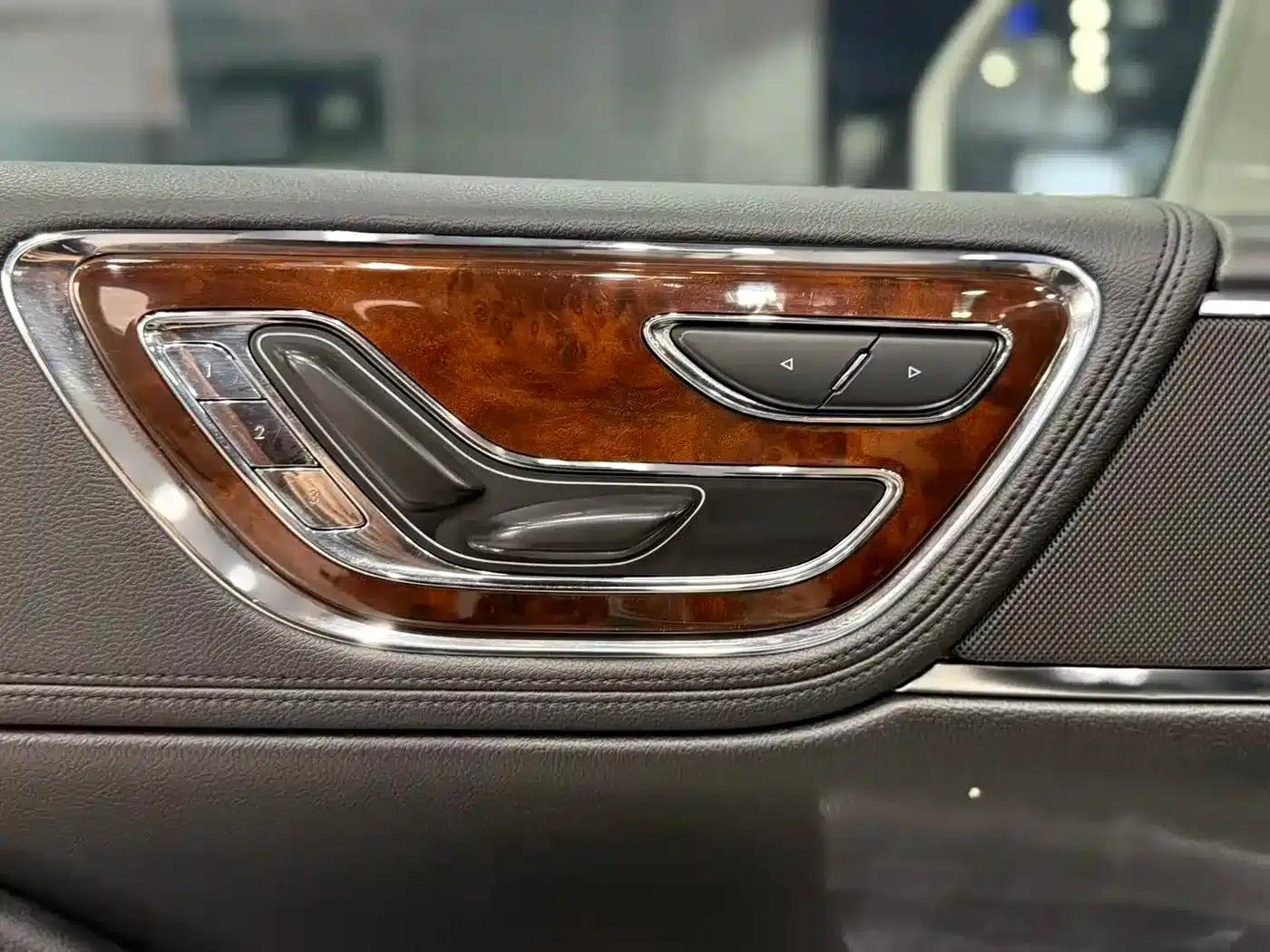 Lincoln Continental 2017 2.0T Two-Wheel Drive Premium Edition — миниатюра 12