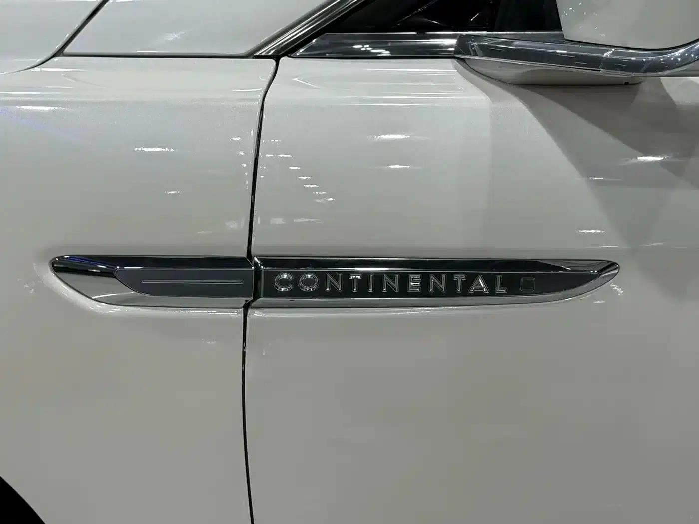 Lincoln Continental 2017 2.0T Two-Wheel Drive Premium Edition — миниатюра 17