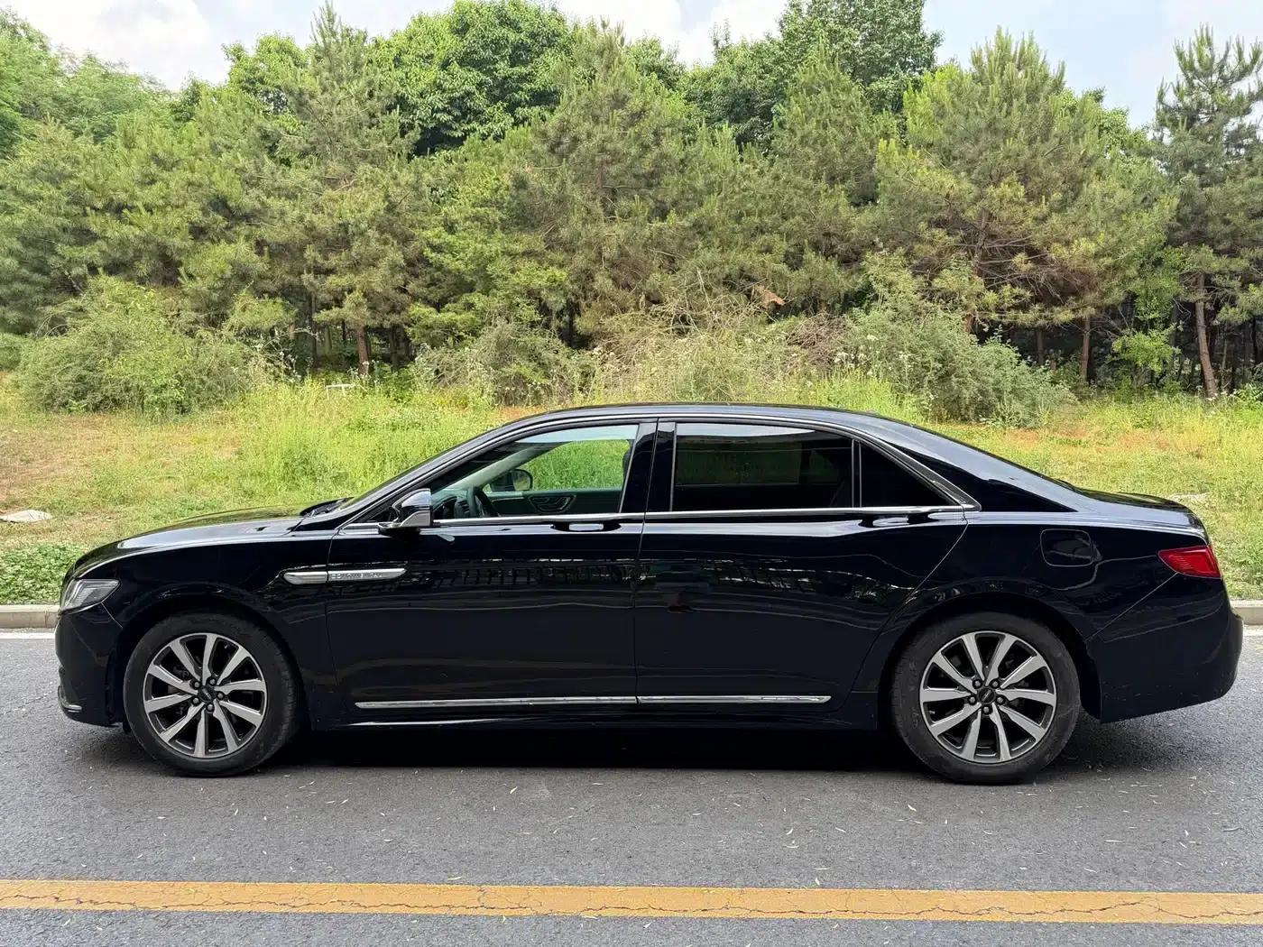 Lincoln Continental 2017 2.0T Two-Wheel Drive Premium Edition — миниатюра 3