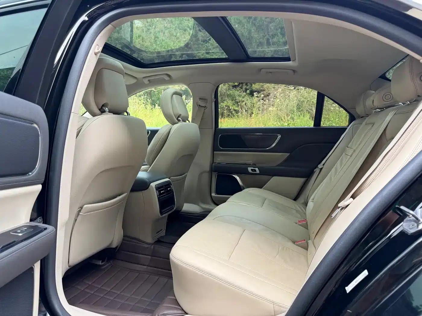 Lincoln Continental 2017 2.0T Two-Wheel Drive Premium Edition — миниатюра 8