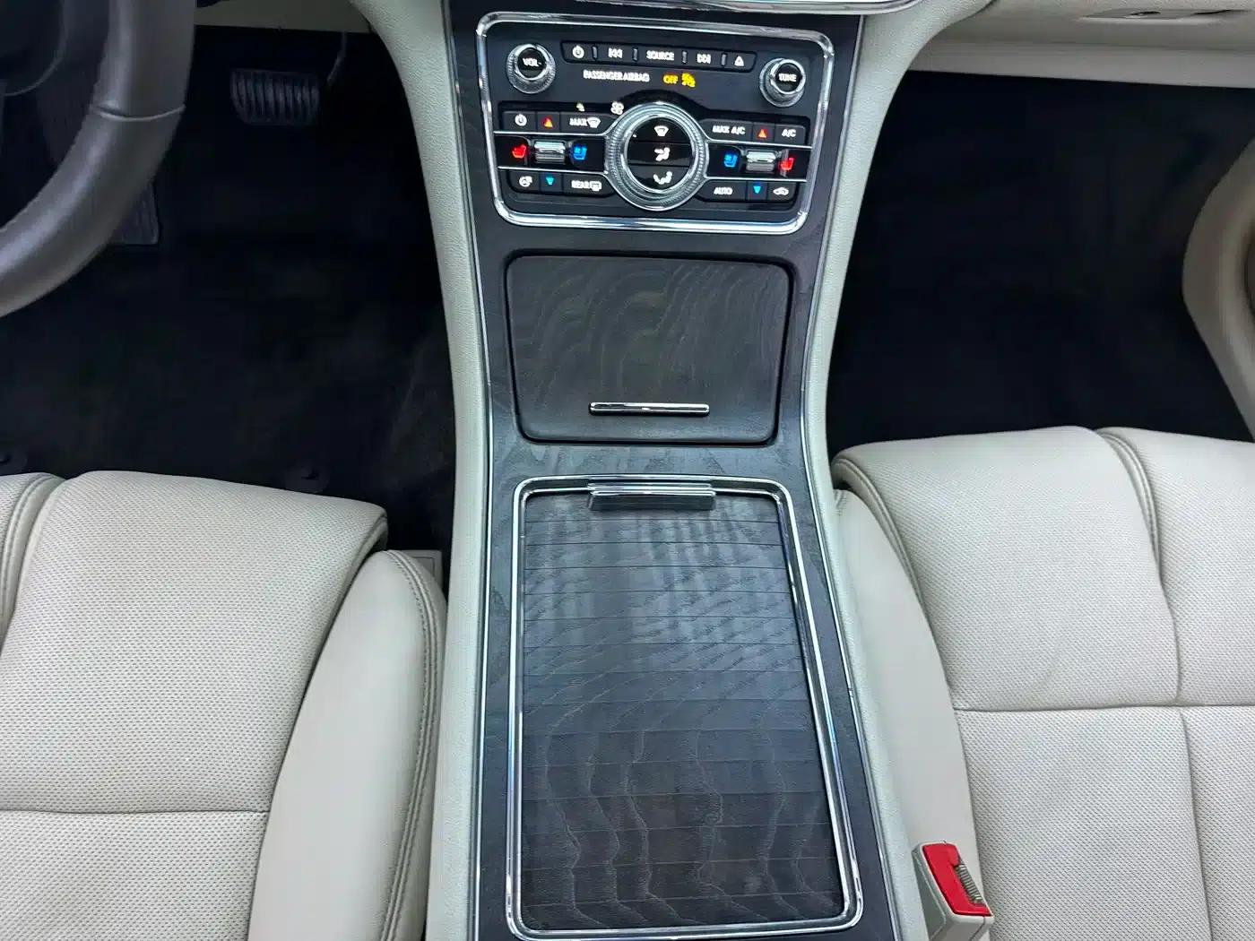 Lincoln Continental 2017 3.0T AWD Reserve — миниатюра 23
