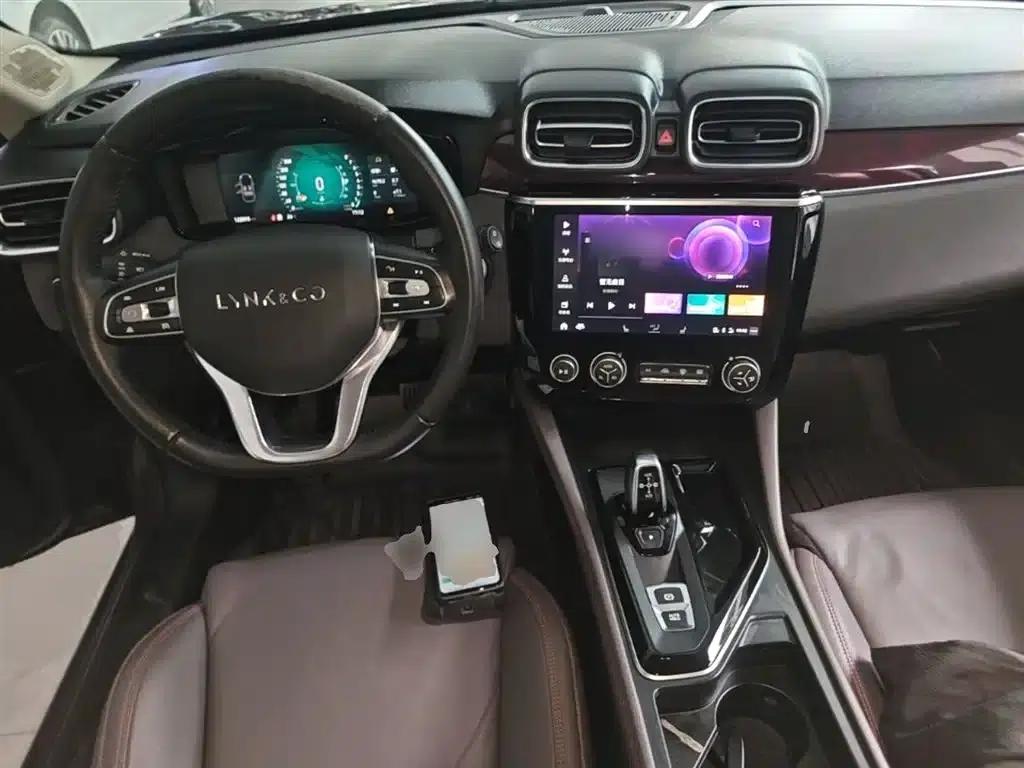 Lynk & Co 02 2020 1.5T DCT 2WD Pro Edition — миниатюра 10