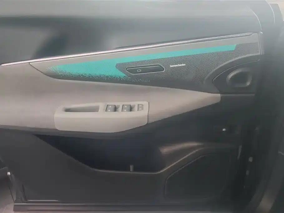 Lynk & Co 08 EM-P 2023 Model, 120km Long Range Pro — миниатюра 7