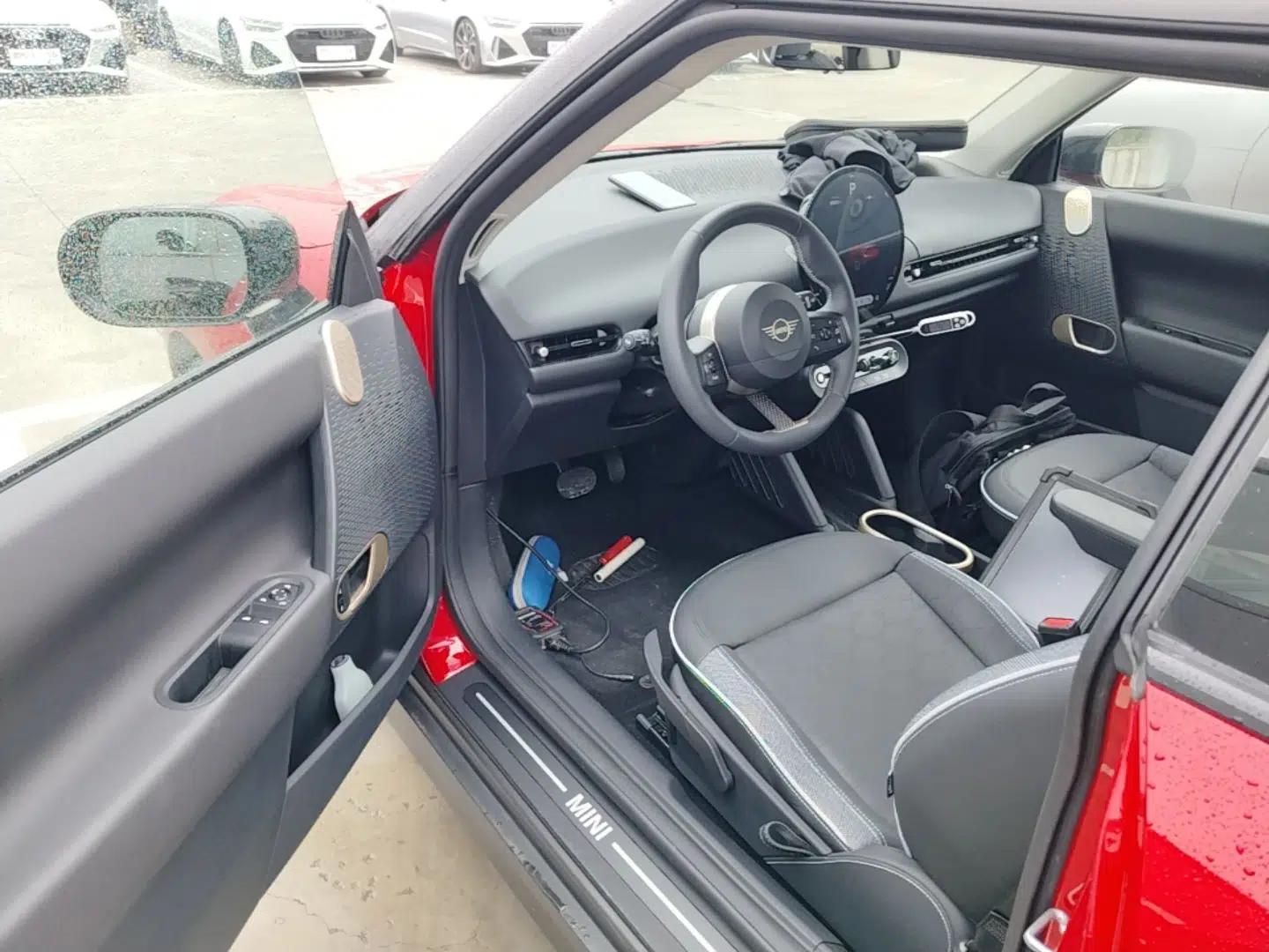 MINI Electric COOPER 2024 456km COOPER E Classic Edition — миниатюра 19