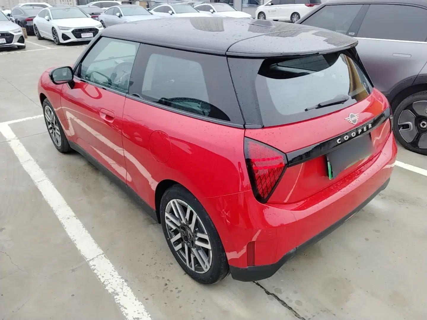 MINI Electric COOPER 2024 456km COOPER E Classic Edition — миниатюра 4