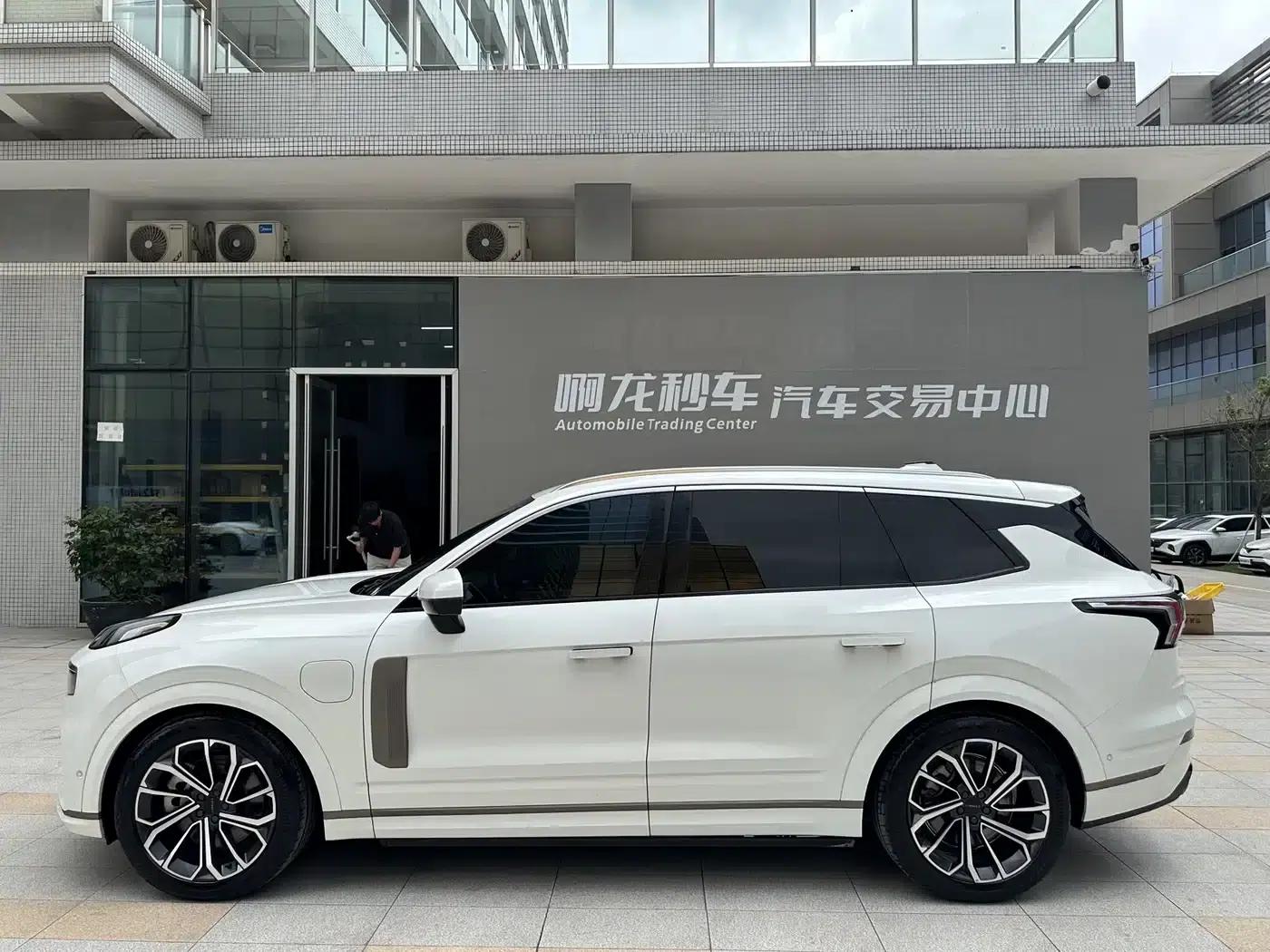 Lynk & Co 09 EM-P 2021 2.0T PHEV Ultra Six-Seater — миниатюра 23