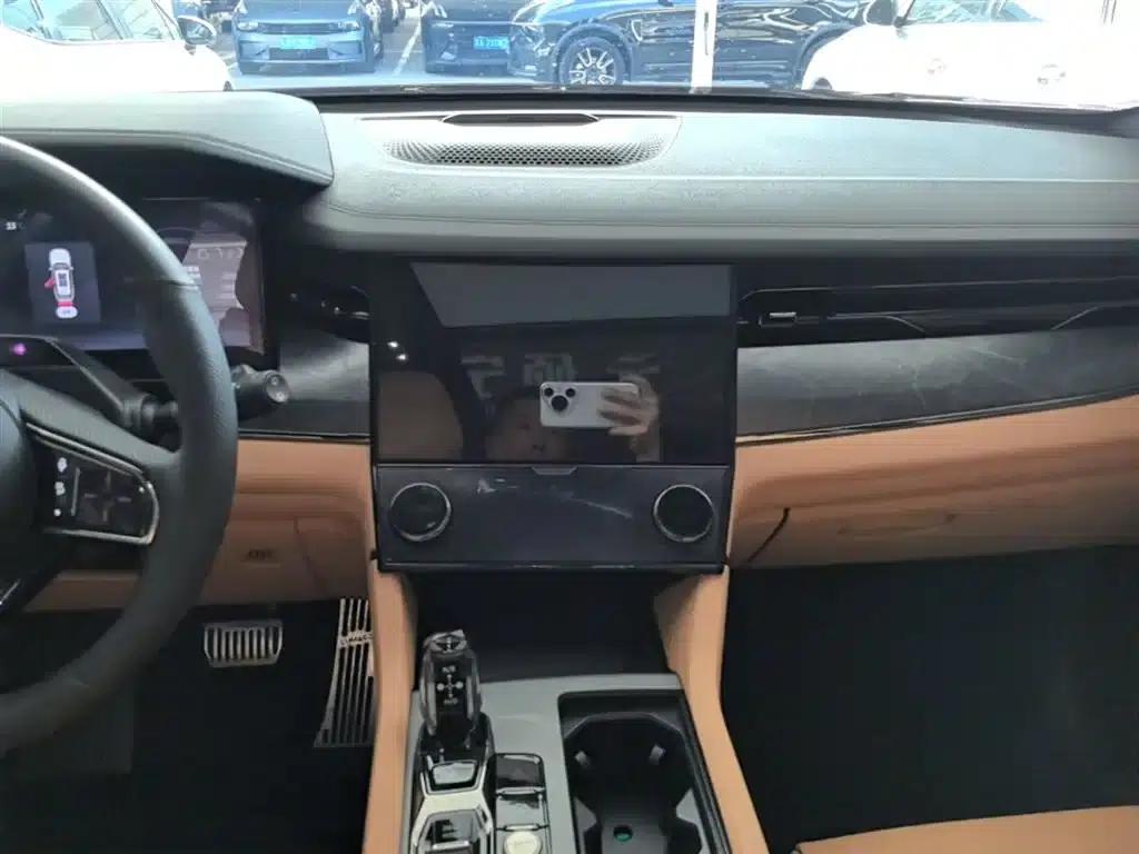 Lynk & Co 09 EM-P 2021 2.0T PHEV Halo 7-seater — миниатюра 13
