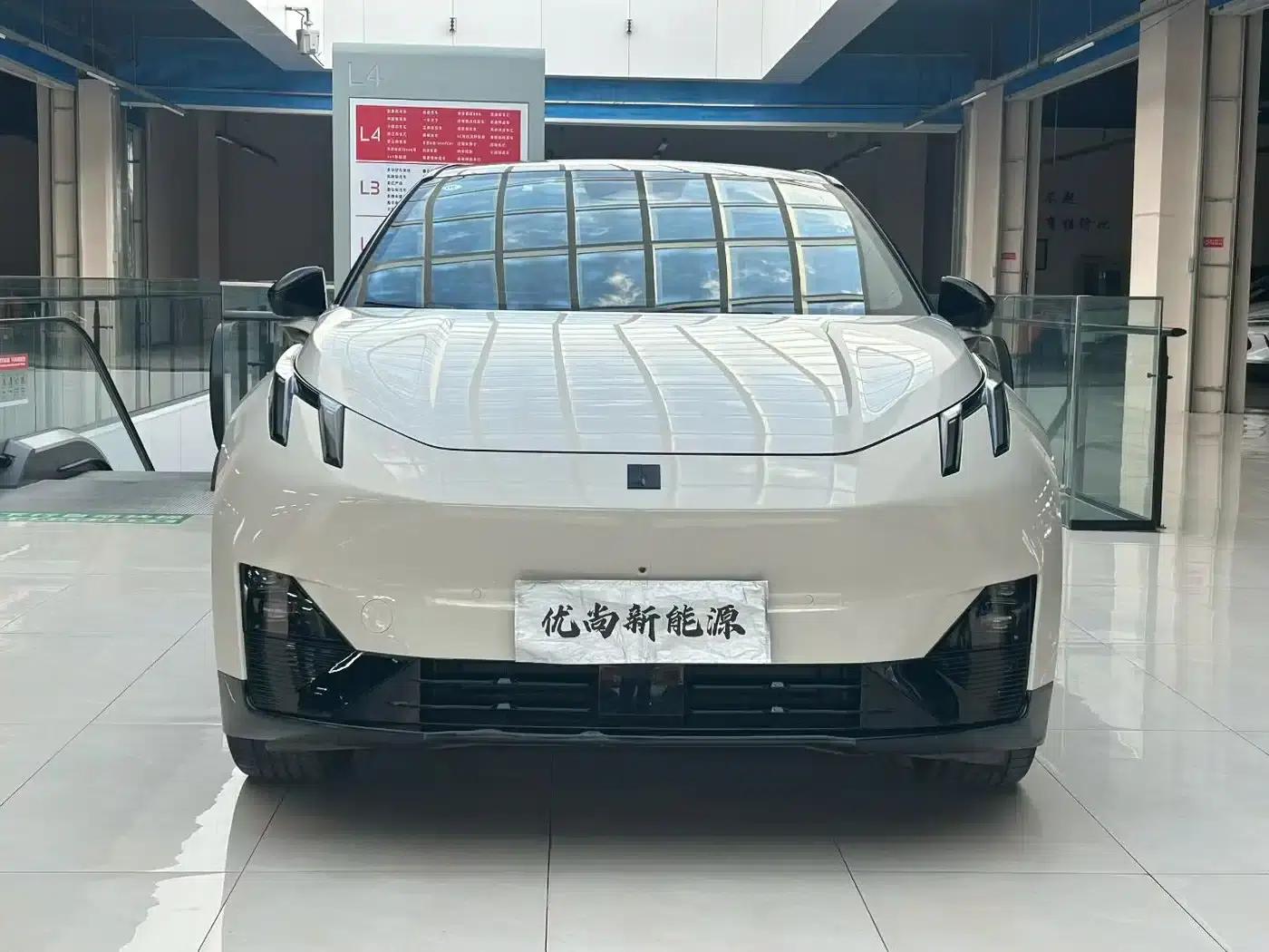 Lynk & Co Z20 2025 Model 530km RWD Pro — миниатюра 2