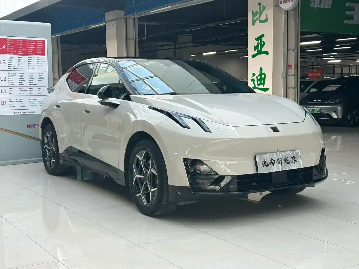 Lynk & Co Z20 2025 Model 530km RWD Pro — миниатюра 3