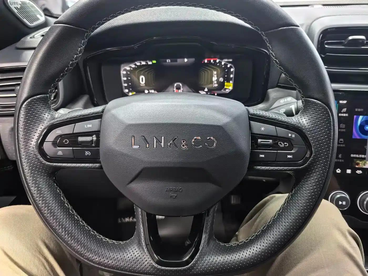 Lynk & Co 02 Hatchback 2022 2.0TD Pro — миниатюра 6