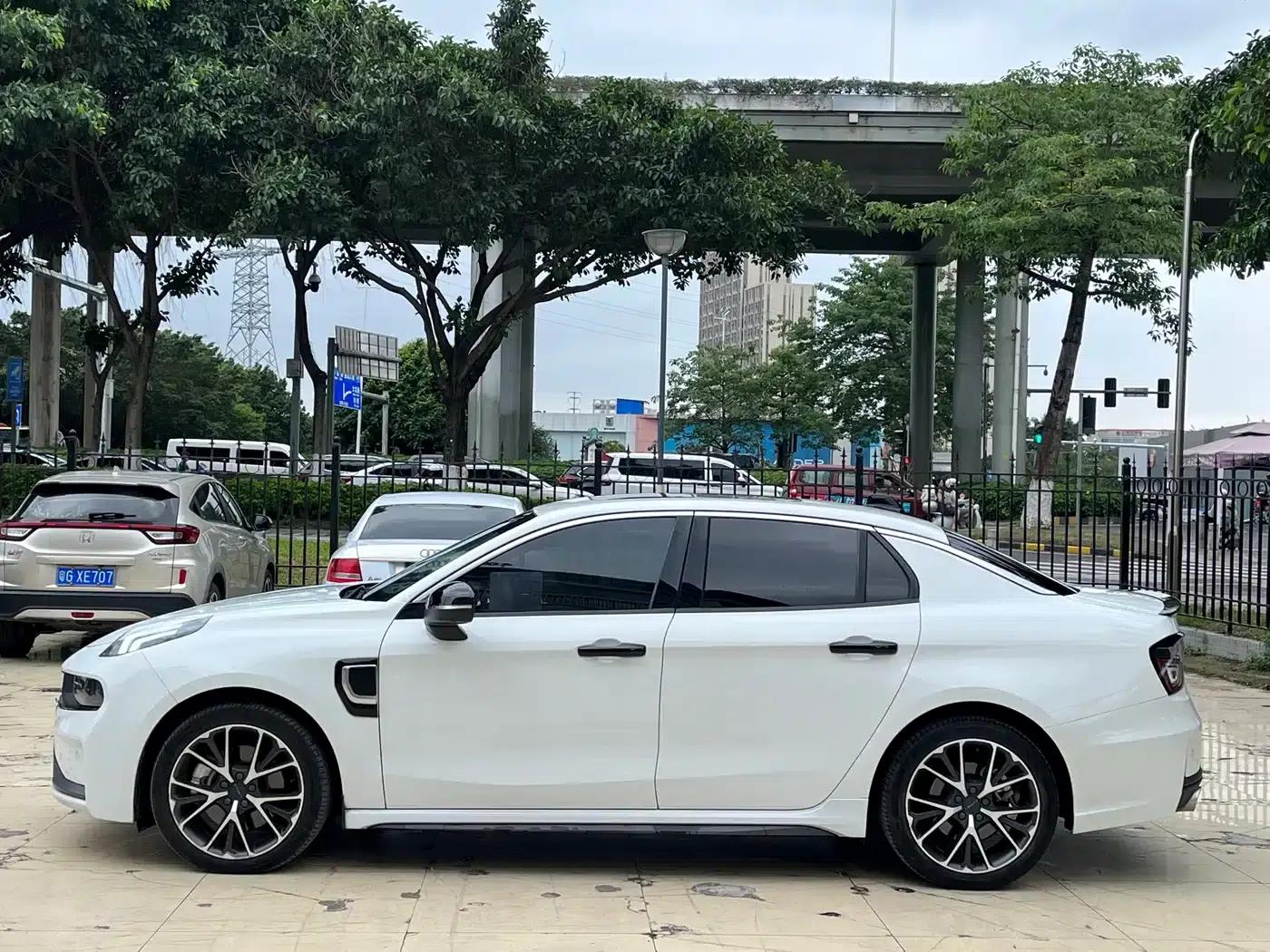 Lynk & Co 03 PHEV 2021 1.5T Pro — миниатюра 4
