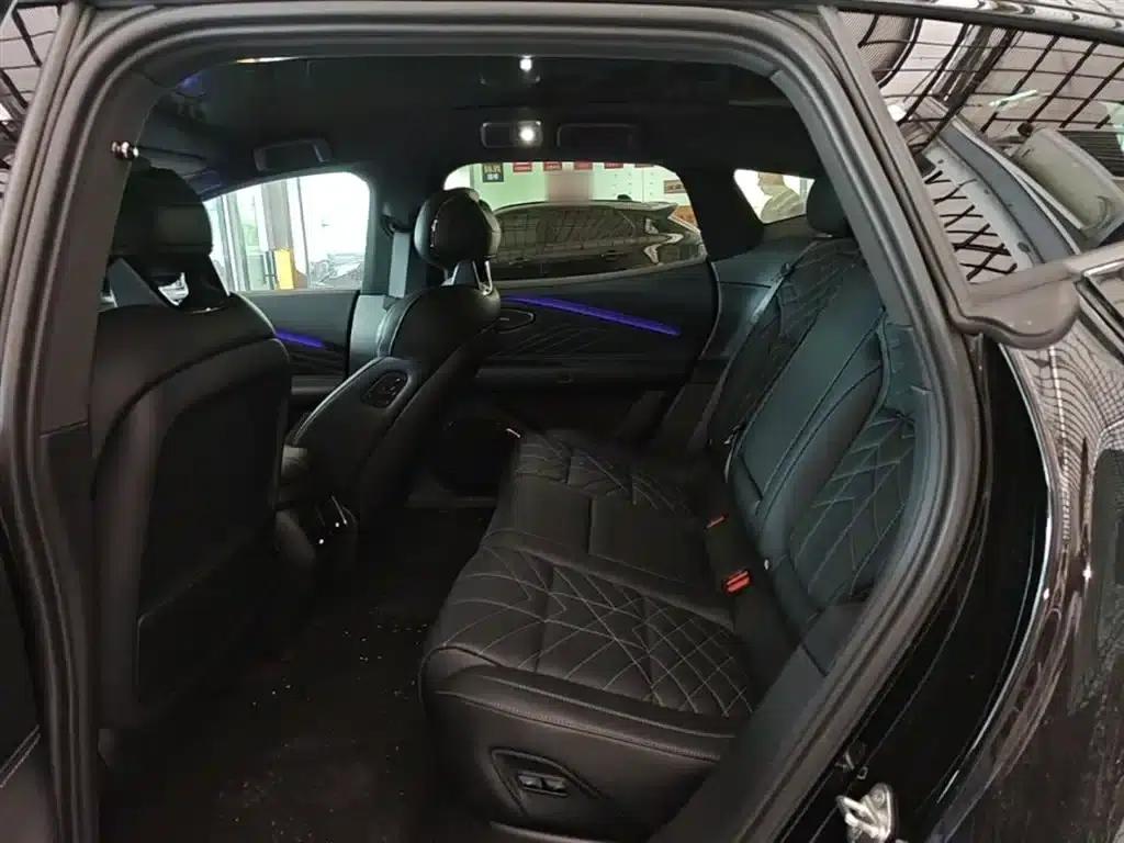 Lynk & Co 10 2025 240 AWD Ultra — миниатюра 17