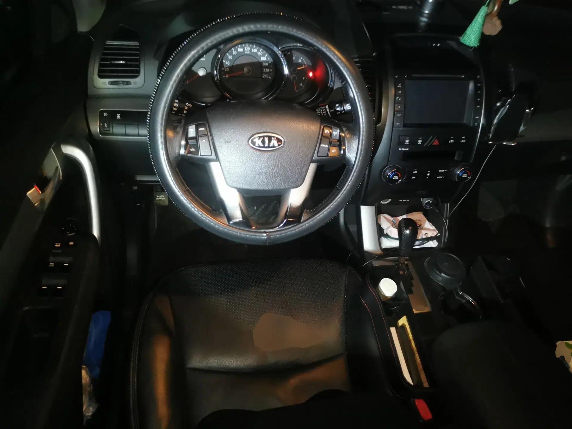 Kia Sorento 2012 2.4L Gasoline Comfort Edition — миниатюра 11