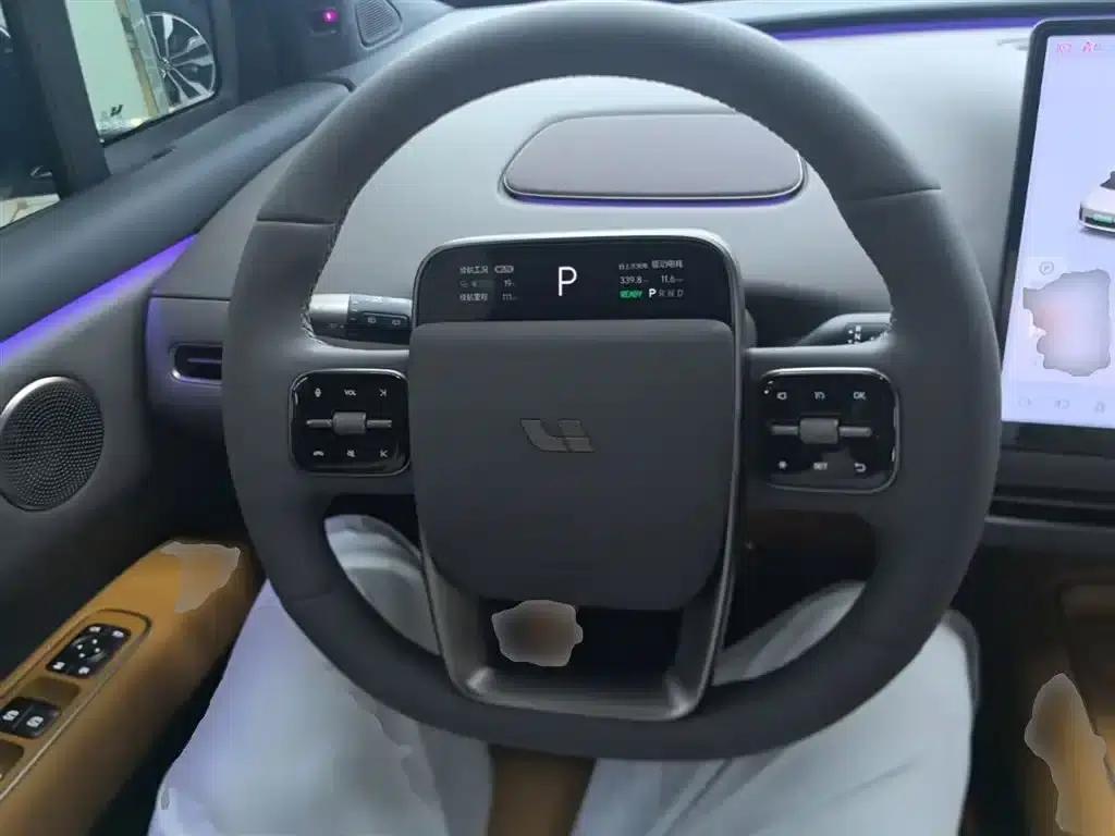 Li Auto i6 2025 Two-Wheel Drive Standard Edition — миниатюра 11