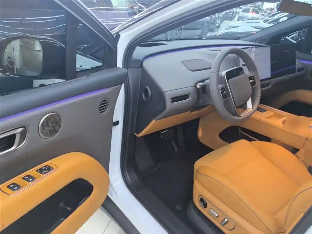 Li Auto i6 2025 Two-Wheel Drive Standard Edition — миниатюра 16