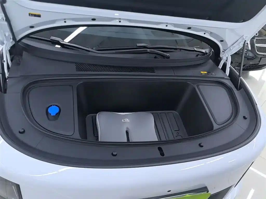 Li Auto i6 2025 Two-Wheel Drive Standard Edition — миниатюра 20