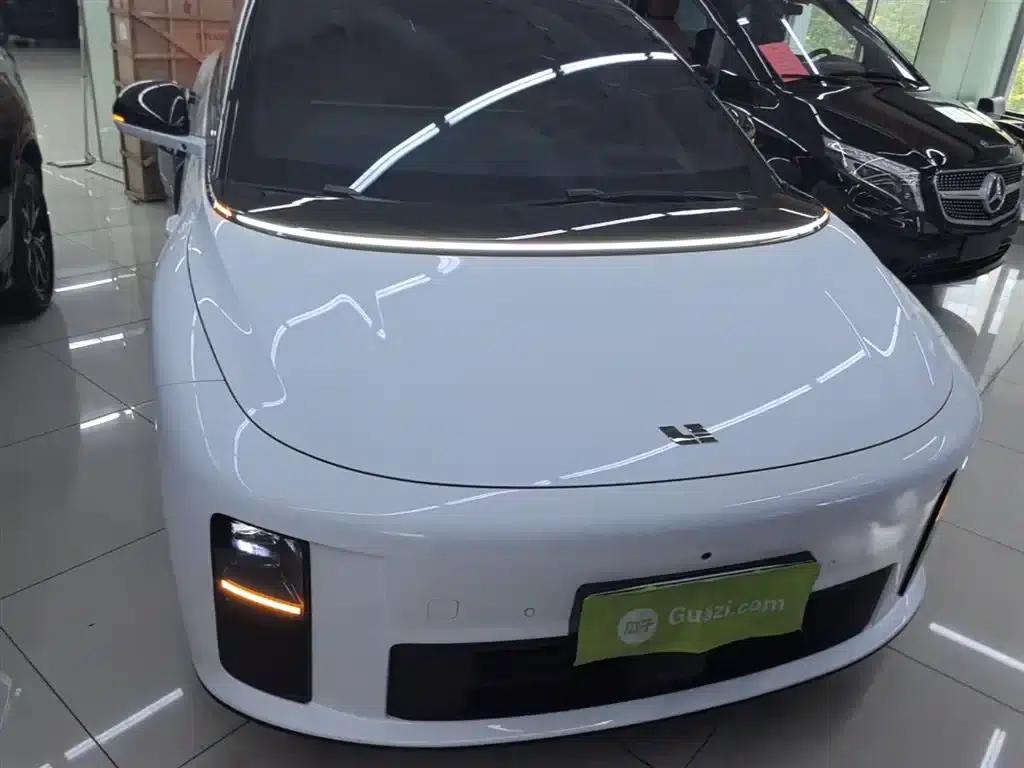 Li Auto i6 2025 Two-Wheel Drive Standard Edition — миниатюра 3