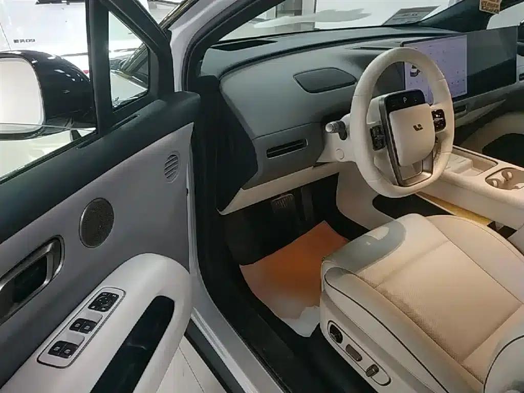Li Auto i6 2025 Two-Wheel Drive Standard Edition — миниатюра 16