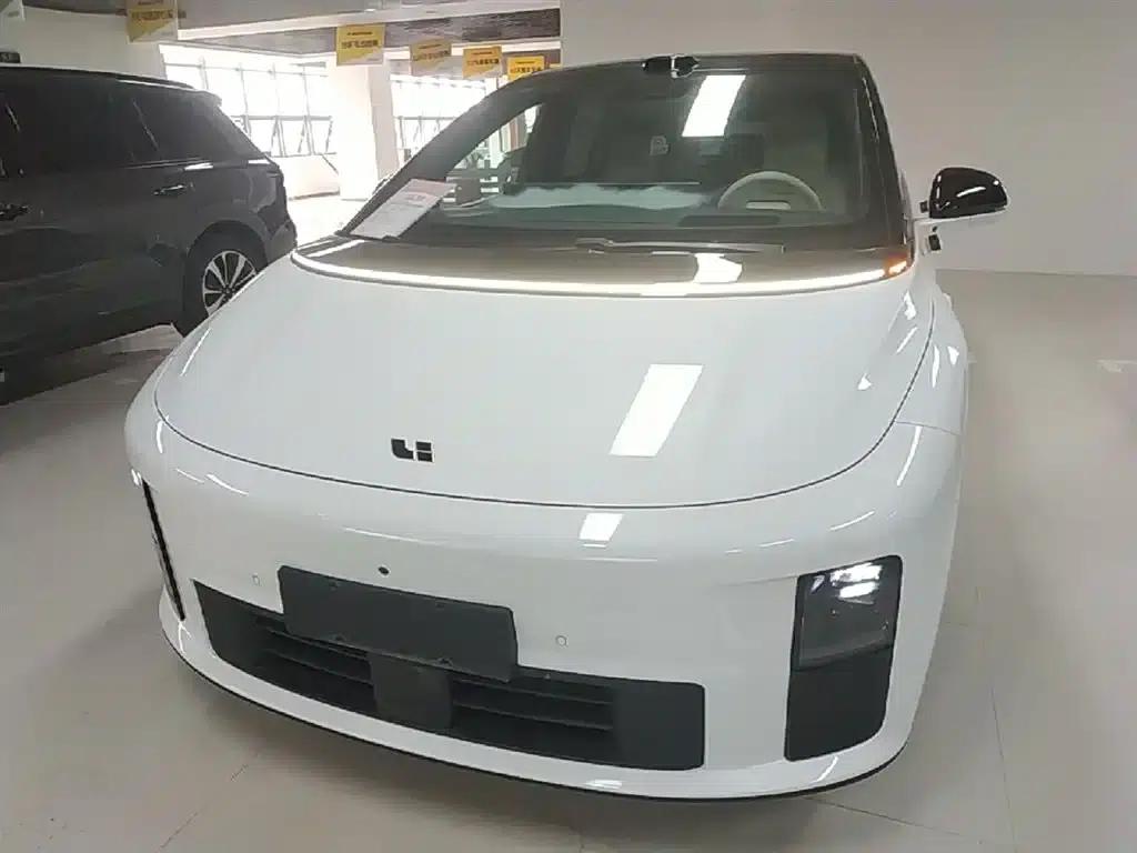 Li Auto i6 2025 Two-Wheel Drive Standard Edition — миниатюра 3