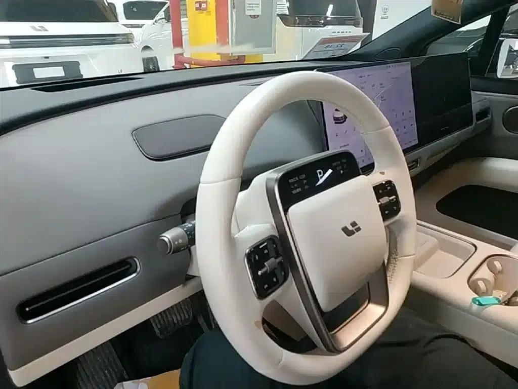 Li Auto i6 2025 Two-Wheel Drive Standard Edition — миниатюра 10