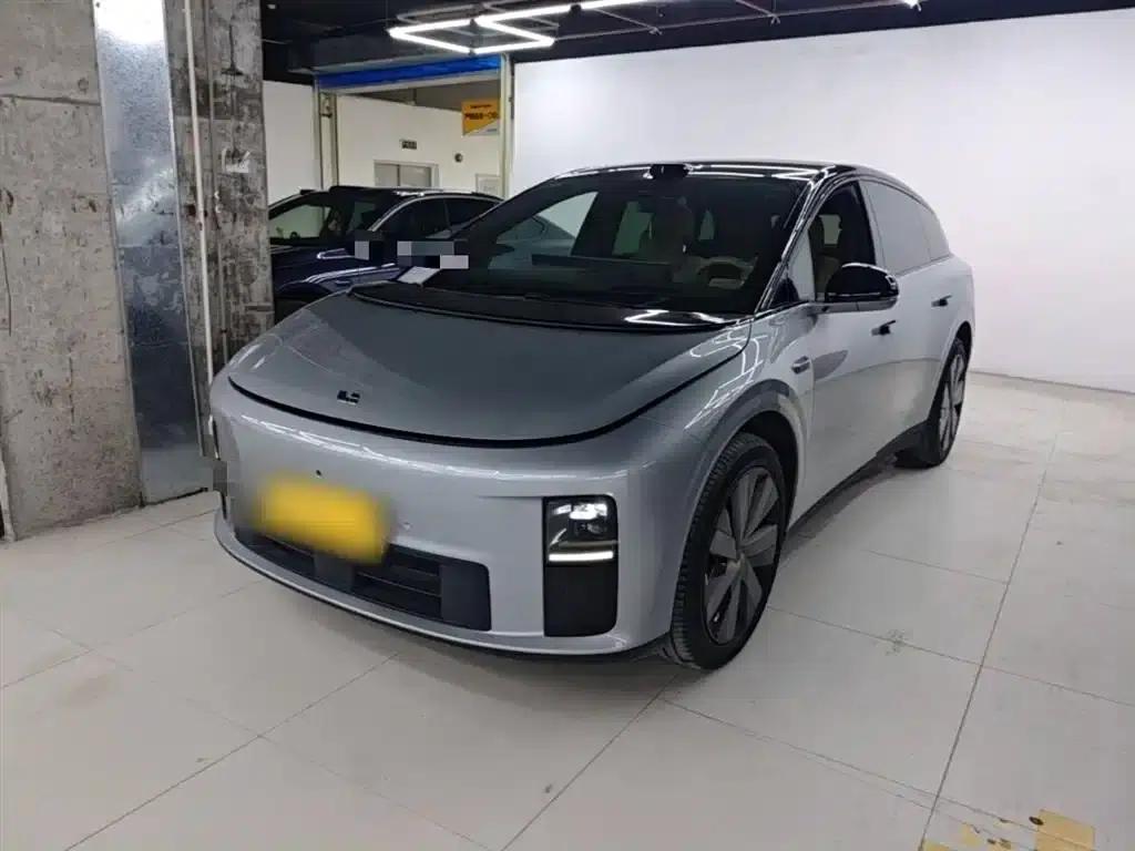 Li Auto i6 2025 Two-Wheel Drive Standard Edition — миниатюра 1