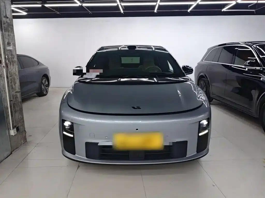 Li Auto i6 2025 Two-Wheel Drive Standard Edition — миниатюра 3