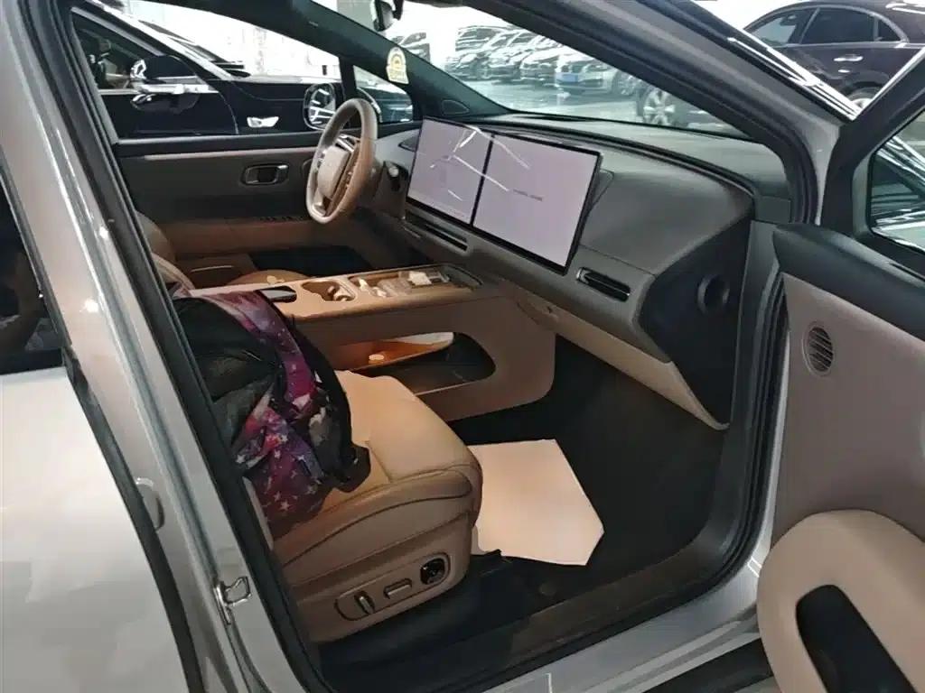 Li Auto i6 2025 Two-Wheel Drive Standard Edition — миниатюра 25