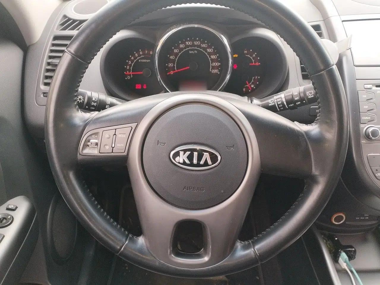 Kia Soul 2013 1.6L AT Premium — миниатюра 11
