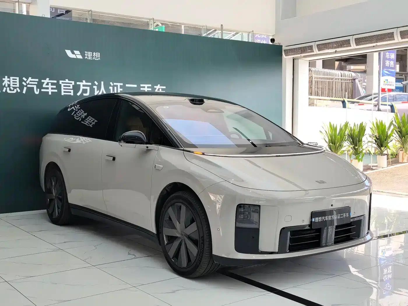 Li Auto i8 2025 Standard Edition — миниатюра 3