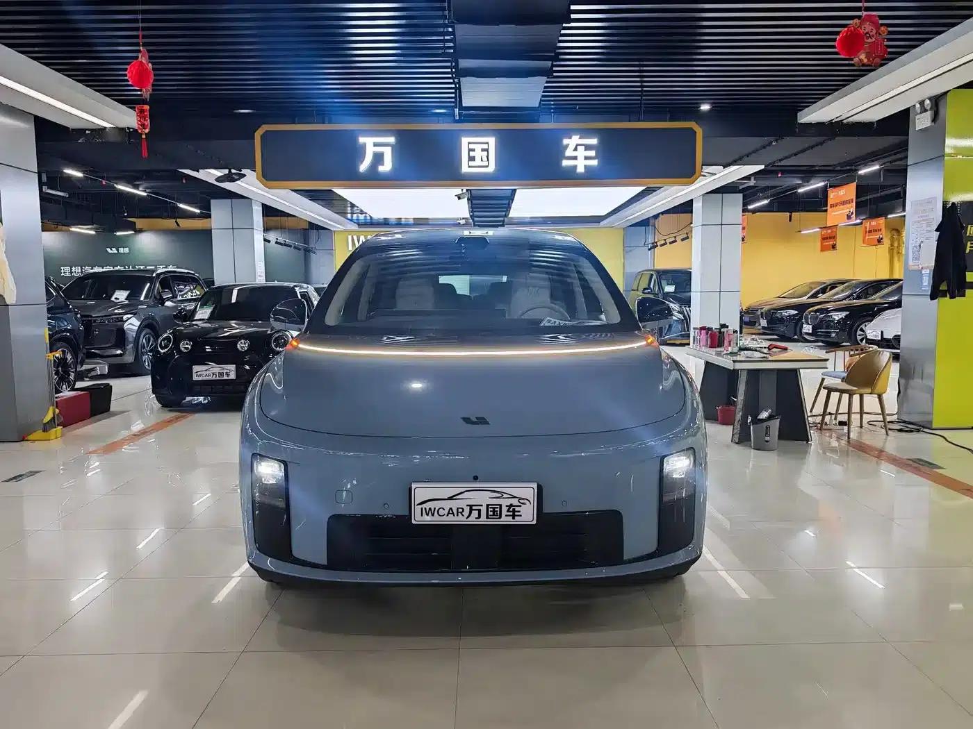 Li Auto i8 2025 Standard Edition — миниатюра 3