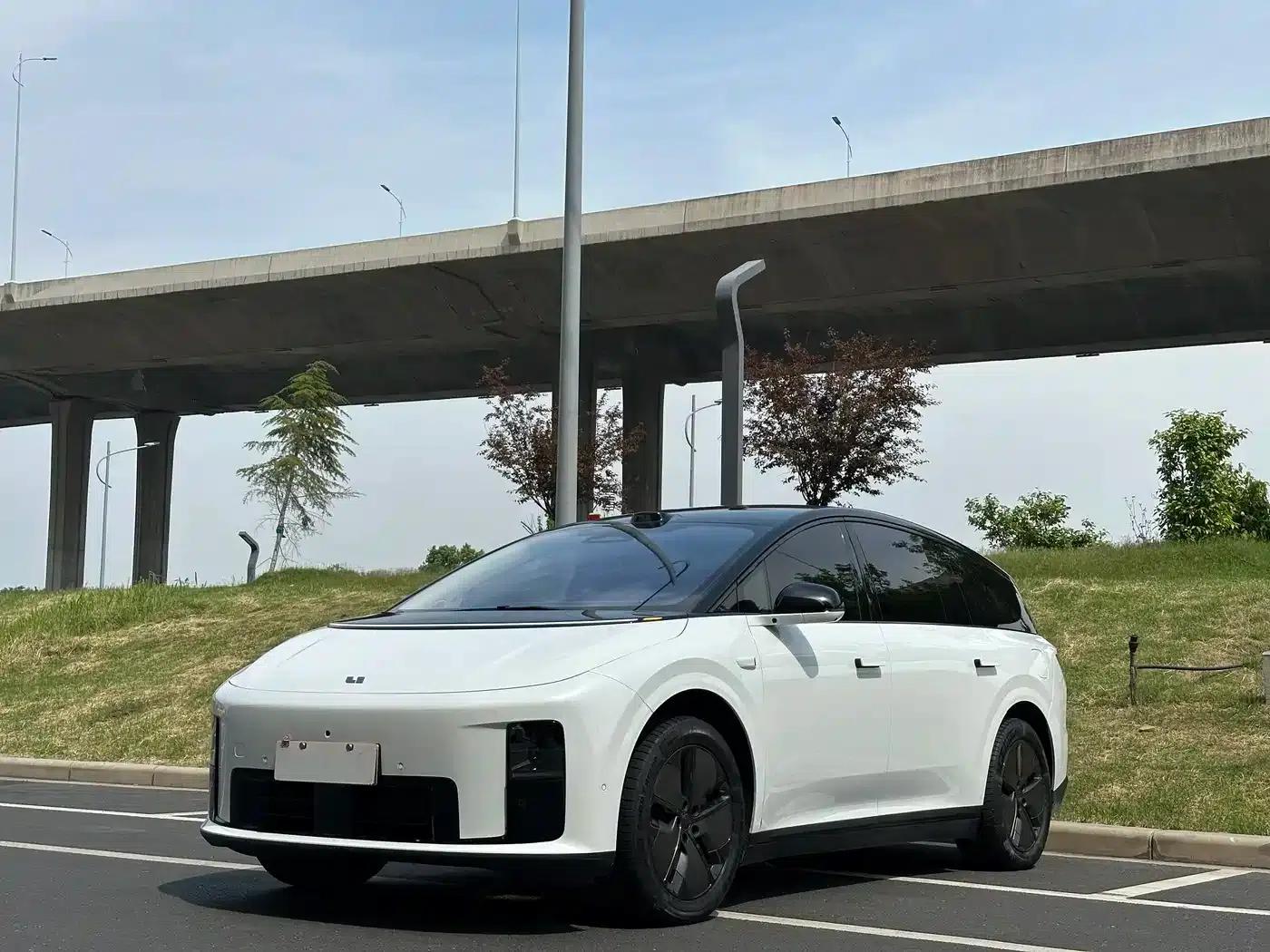 Li Auto i8 2025 Standard Edition — миниатюра 1