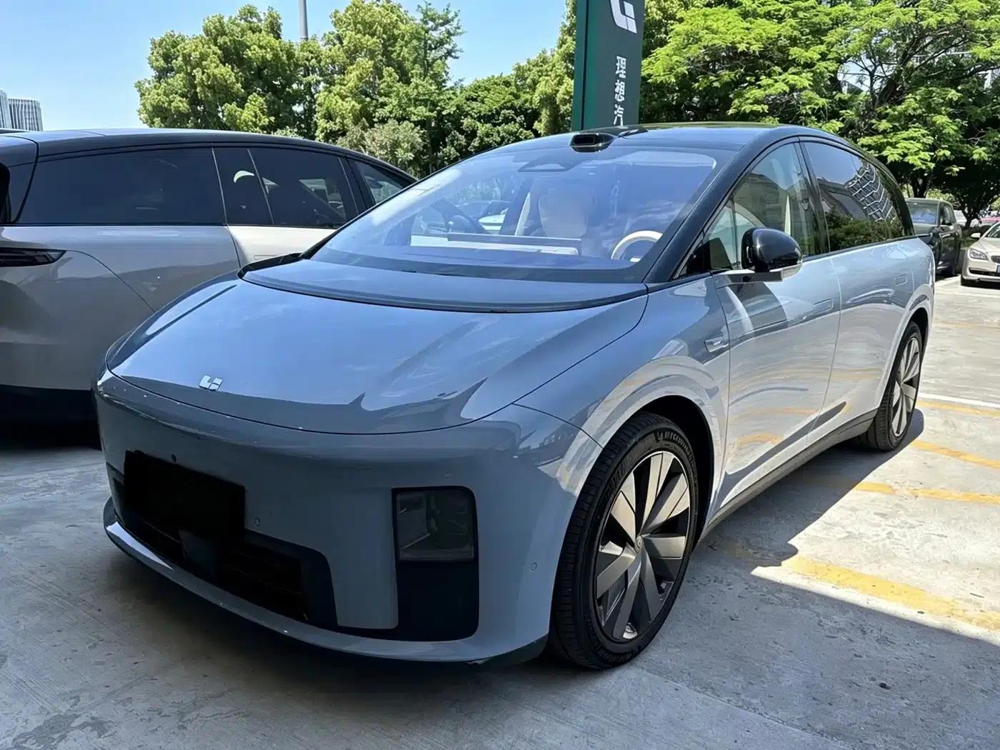 Li Auto i8 2025 Standard Edition — миниатюра 1