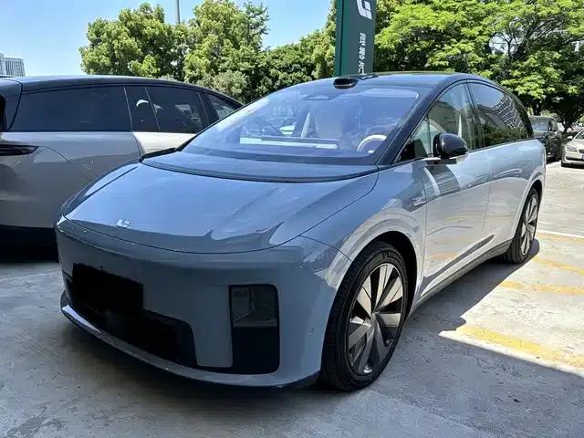 Li Auto i8 2025 Standard Edition